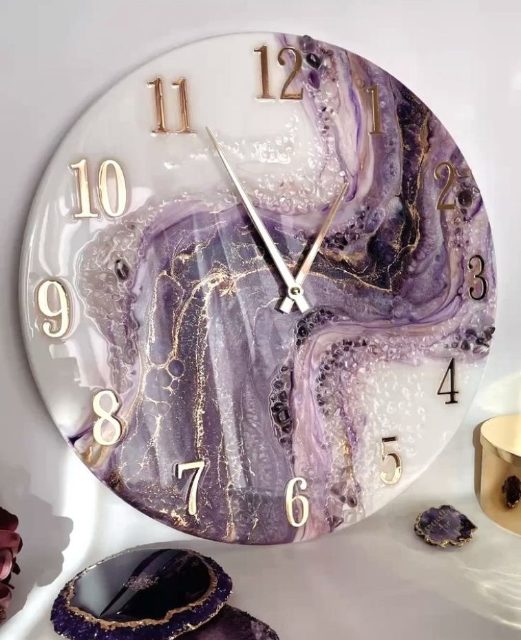 Resin clock